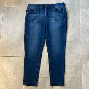 Democracy Slim Fit Ankle Jeans. Size 12